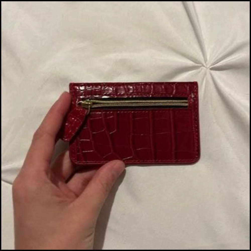 B-low the belt card holder